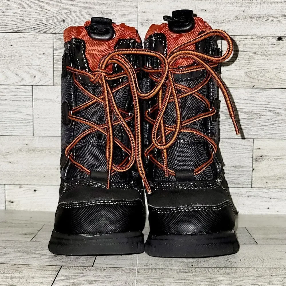 Children's Place snow boots size 8. ^